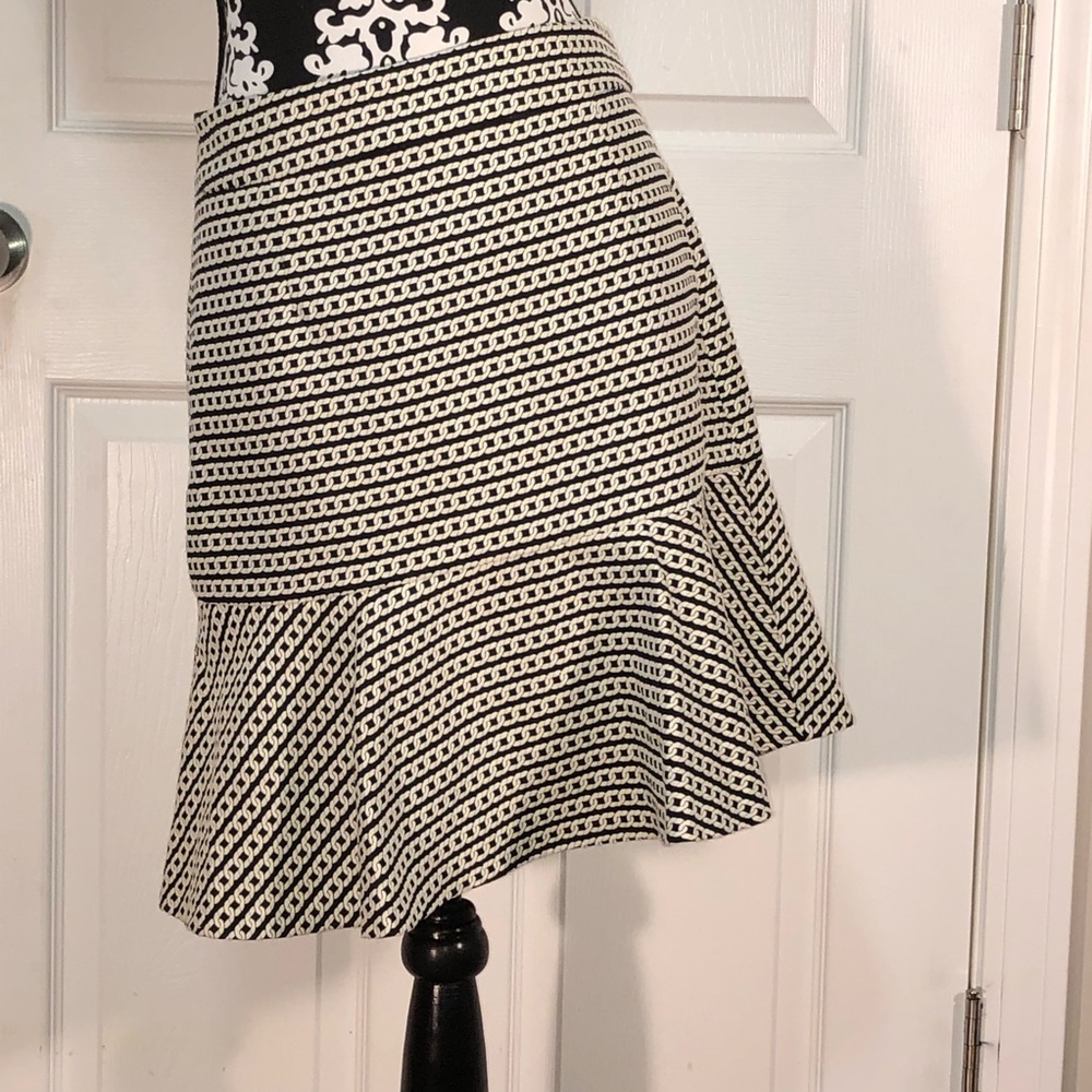 Banana Republic Black And white Chain Print Fluted Skirt Size 8